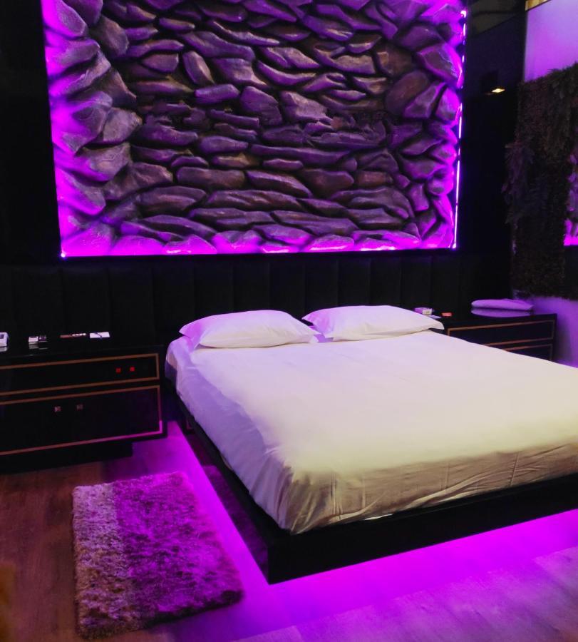 Love hotel Mio (adults Only)